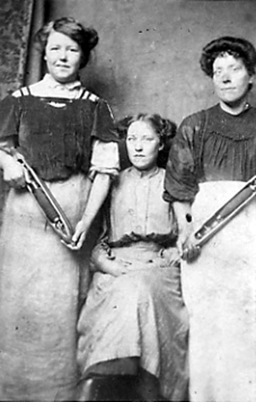 Leeds Mill Girls, 1890, http://www.leodis.net/